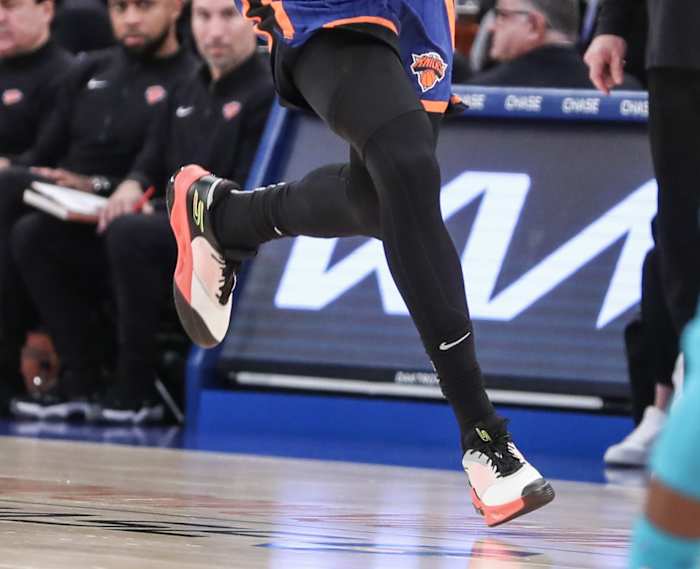 New York Knicks forward Julius Randle's white and pink Skechers sneakers.